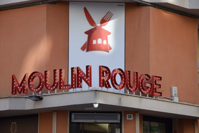 Insegna Mouline Rouge